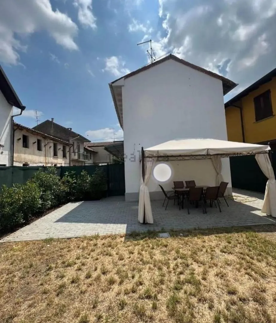 Villetta Garlasco Centro Con Giardino